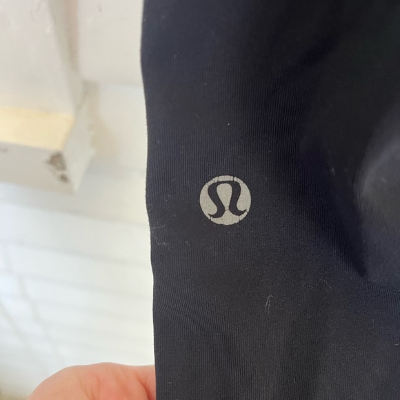 Lululemon Special Edition Black Reflective Grid Leggings Size 2 - Picture 8 of 10